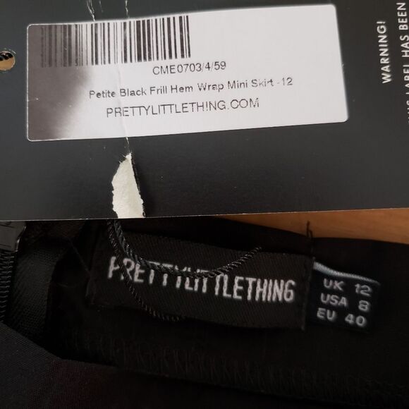 *NWT* Elegant Black Lightweight Ruffle Mini Skirt - Pretty Little Thing - Picture 3 of 5